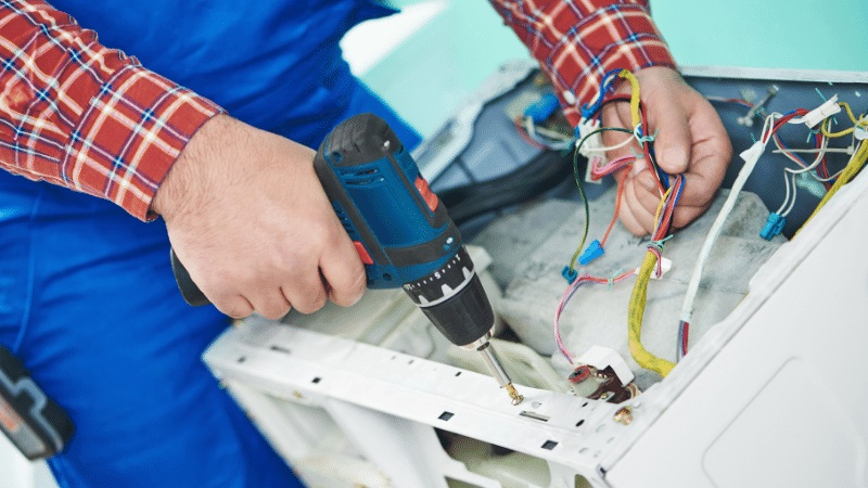 Esenyurt Ariston Ariston çamaşır makinesi kart tamiri – Su almama arızası orijinal parça ile giderildi. - Teknik servis örneği